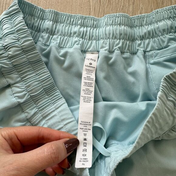 Lululemon Hotty Hot Shorts Lined 2.5" - Picture 4 of 11